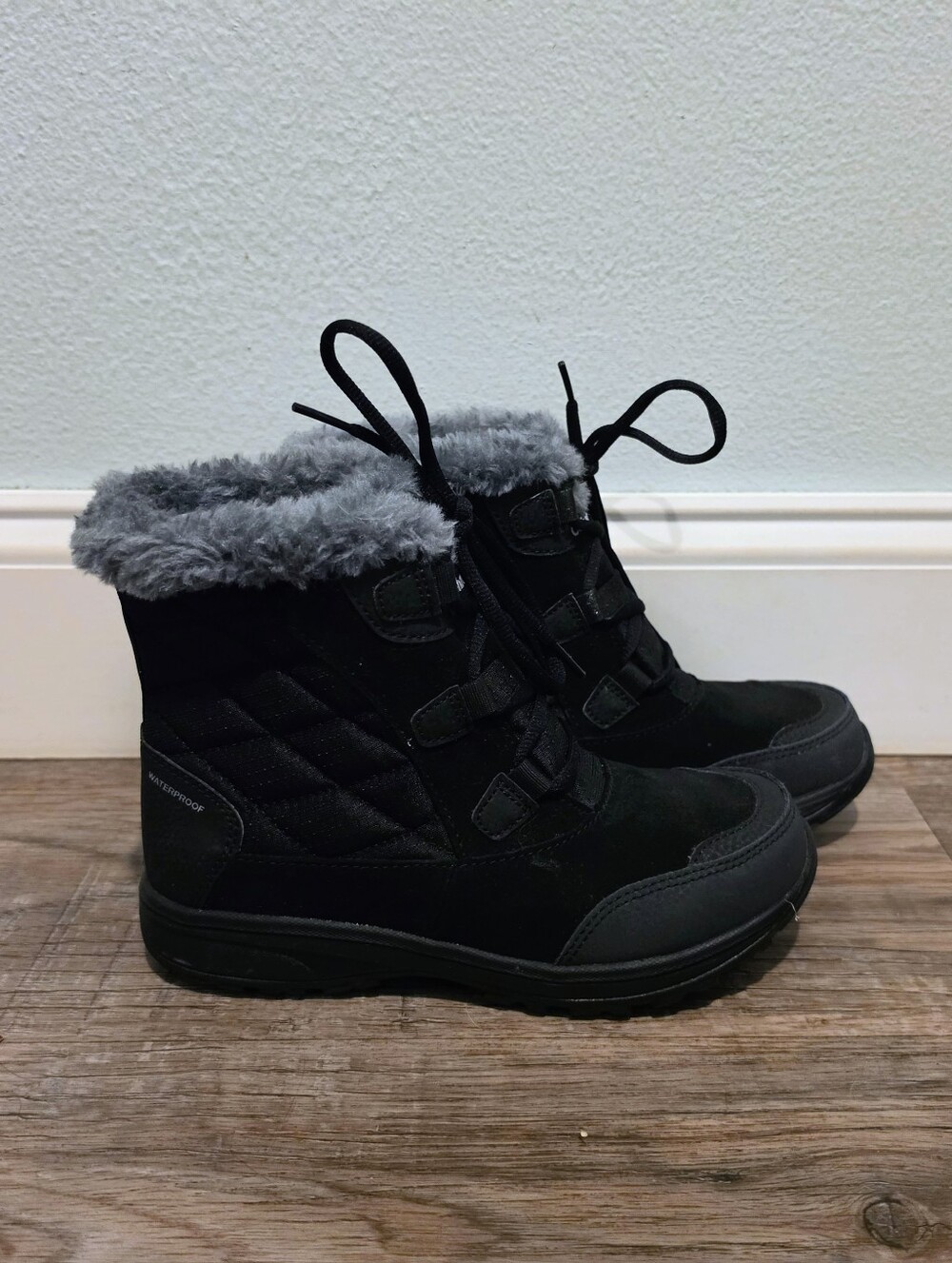 Columbia Black Winter Ankle Boots with Gray Faux-Fur Collar
